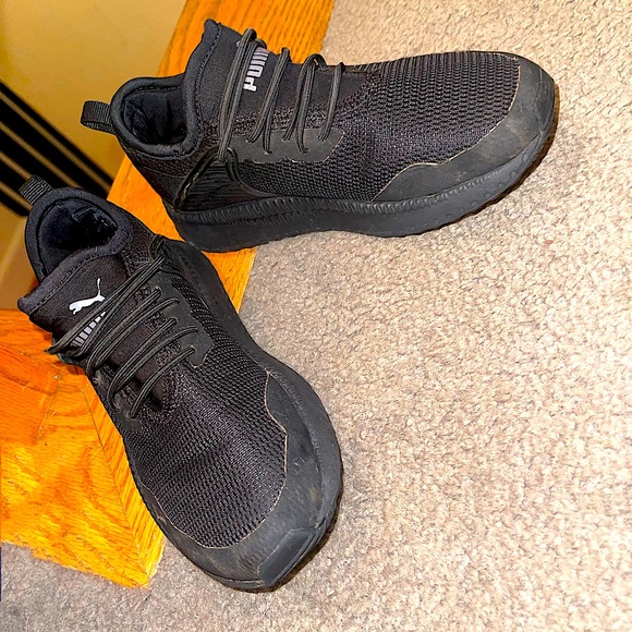 Puma Slip On Sneakers - Picture 1 of 4